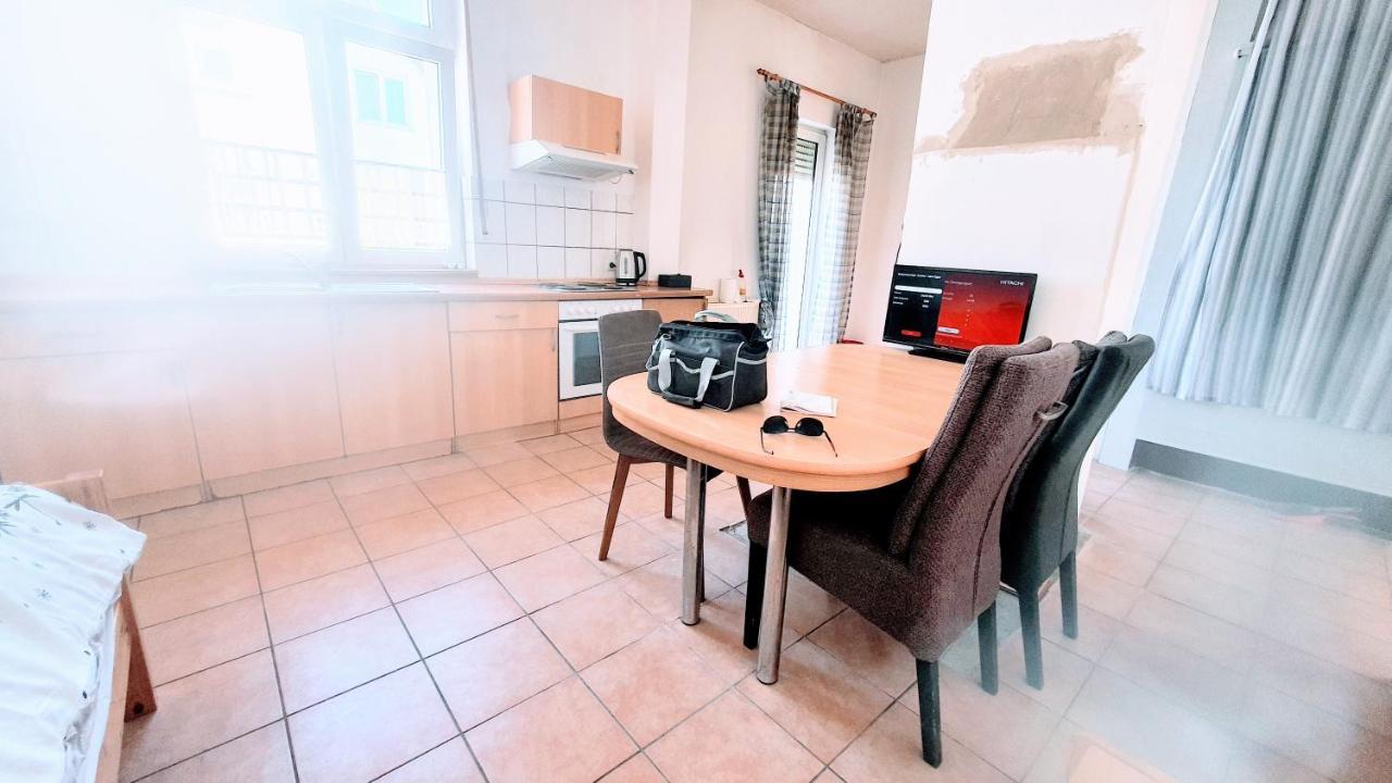Fmi 9 Accommodation รอนไฮม์ ภายนอก รูปภาพ