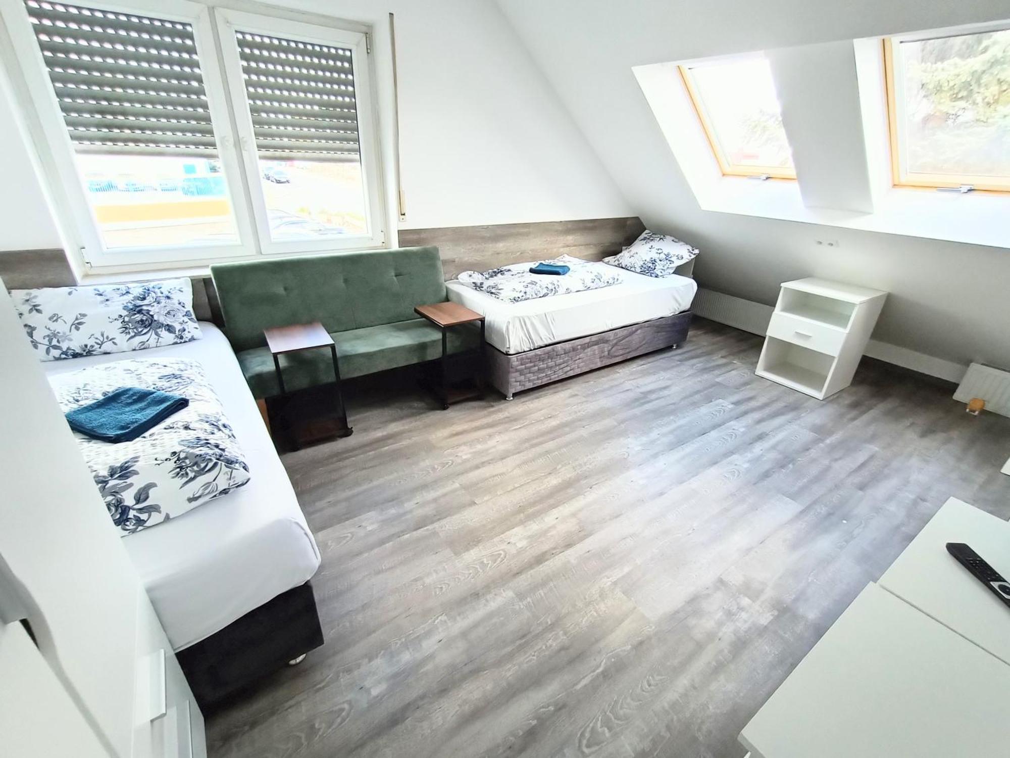 Fmi 9 Accommodation รอนไฮม์ ภายนอก รูปภาพ