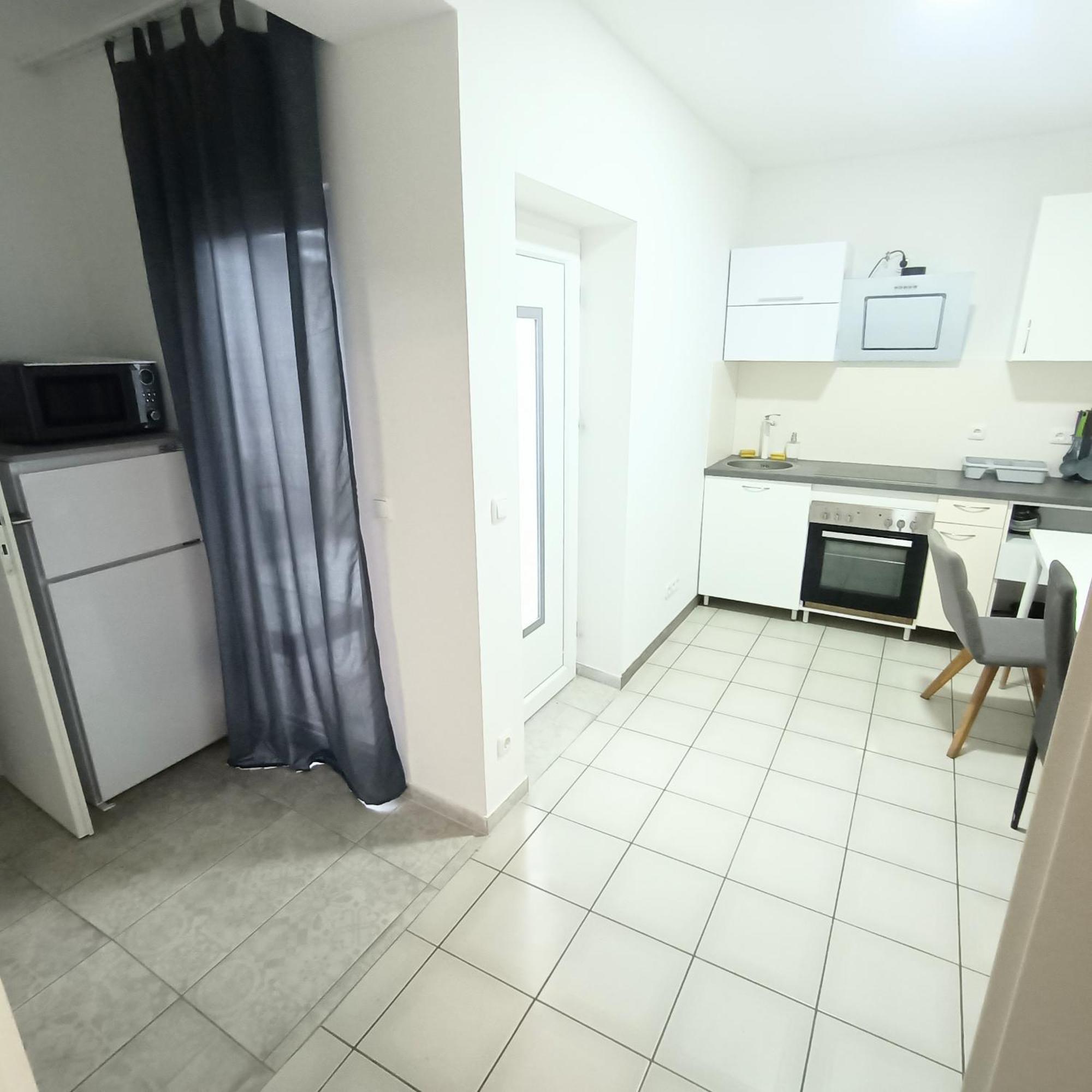 Fmi 9 Accommodation รอนไฮม์ ภายนอก รูปภาพ