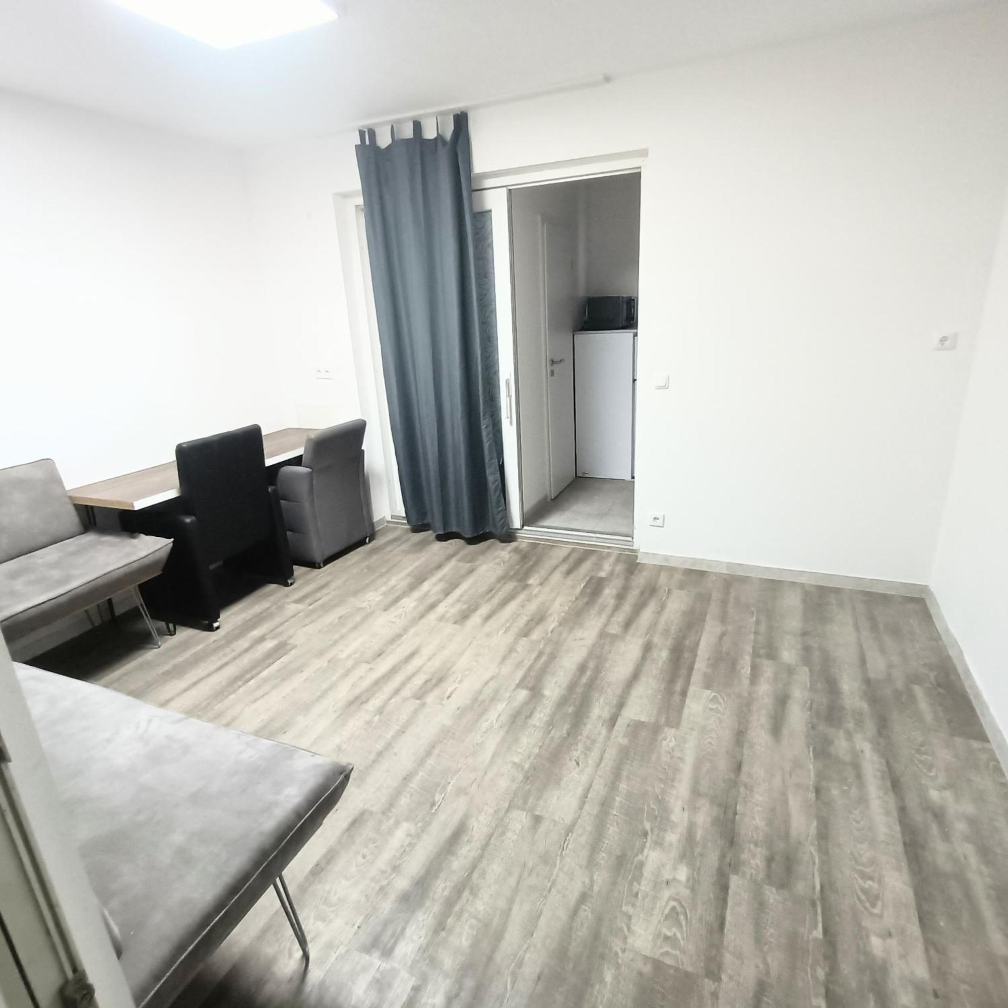 Fmi 9 Accommodation รอนไฮม์ ภายนอก รูปภาพ