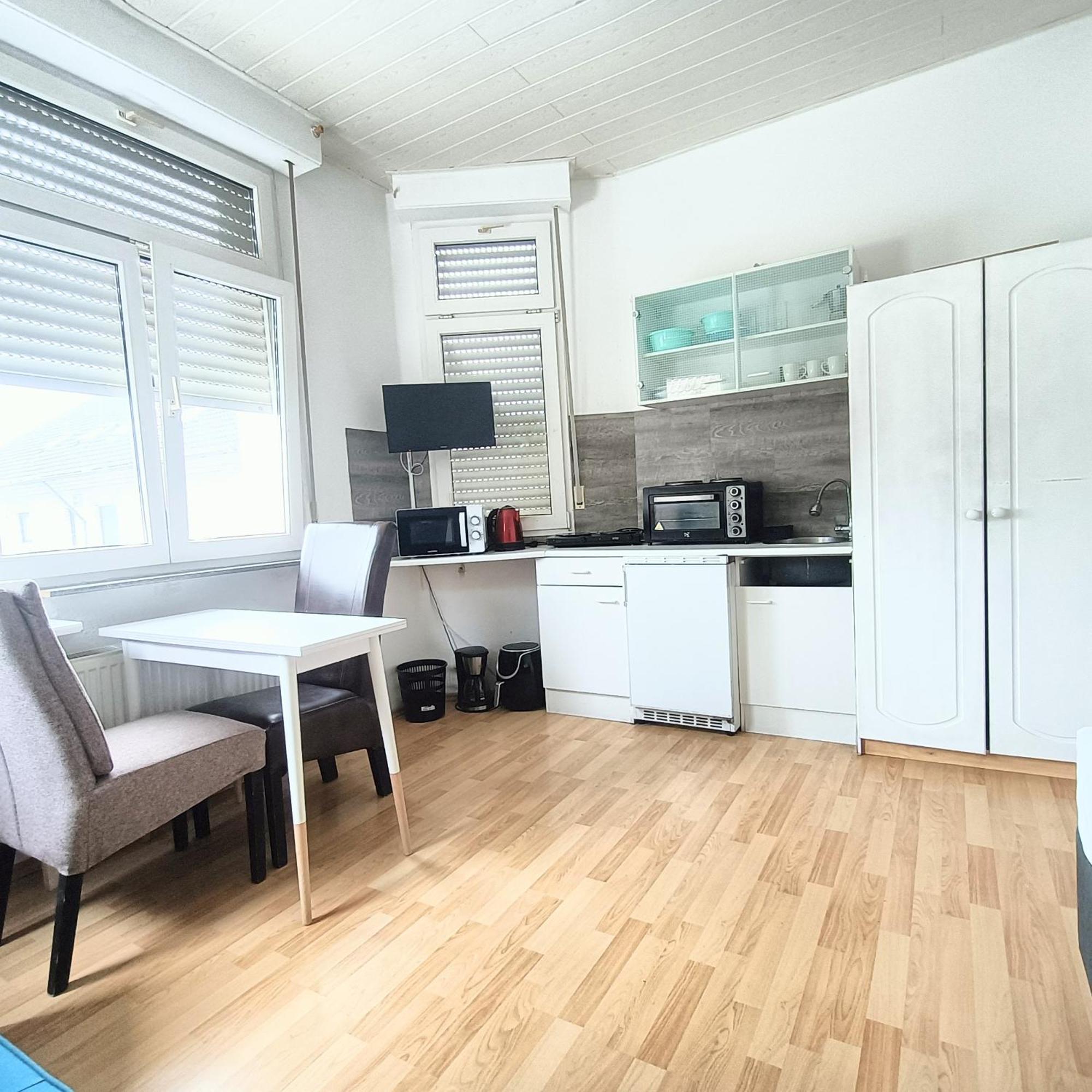 Fmi 9 Accommodation รอนไฮม์ ภายนอก รูปภาพ