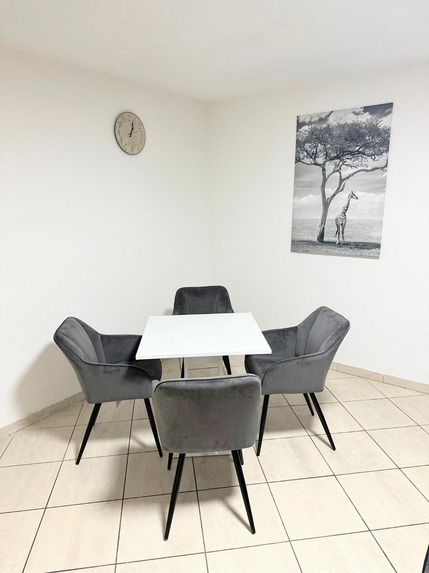 Fmi 9 Accommodation รอนไฮม์ ห้อง รูปภาพ